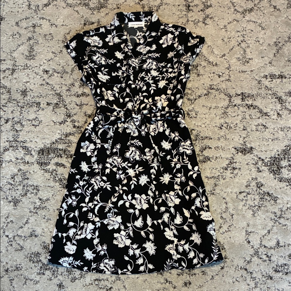Like-new Lucky Brand Floral Black and White Dress—-Size: Small